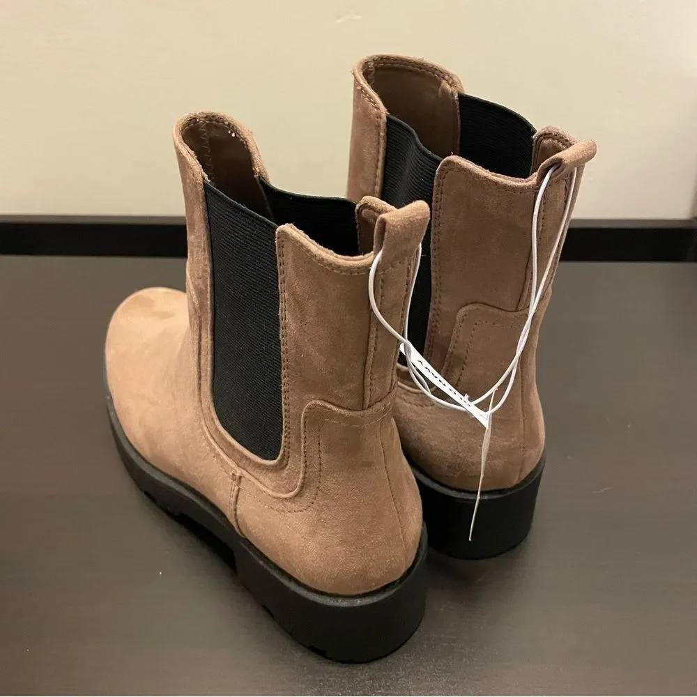 OLD NAVY Faux Leather Chelsea Boots in Taupe‎ - Picture 7 of 11